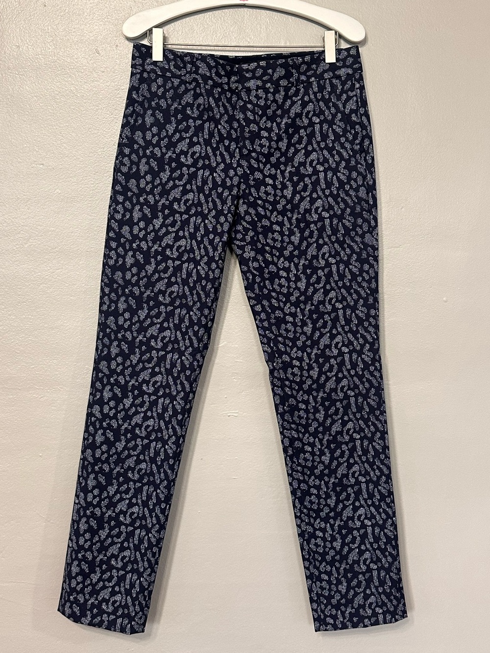 NWT Banana Republic Ryan Slim Straight Navy and White Animal Print Pant Size 0 R